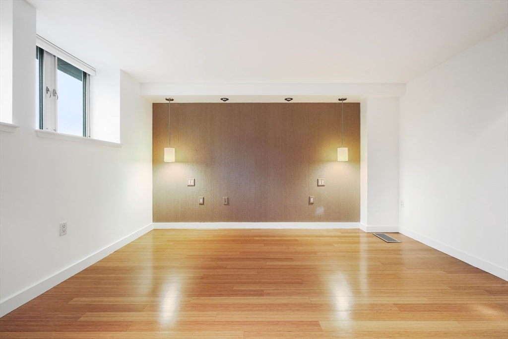 7 Warren Ave # 18 Unit: PH-18