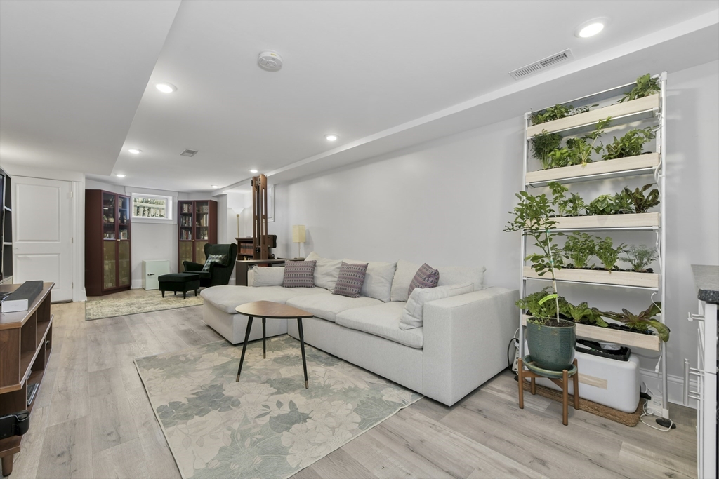 402 Medford St # 1