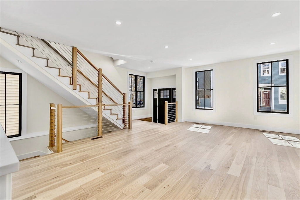 300 W 3rd St