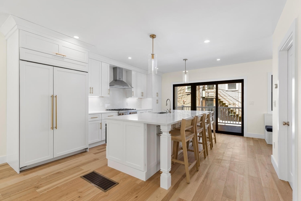 300 W 3rd St