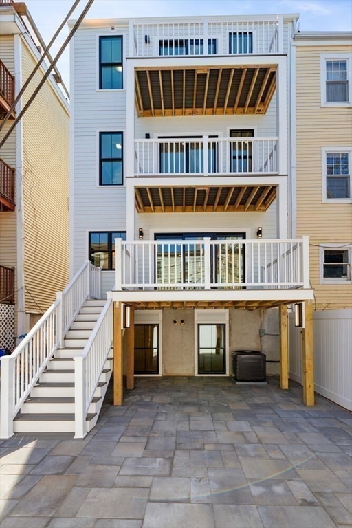 300 W 3rd St