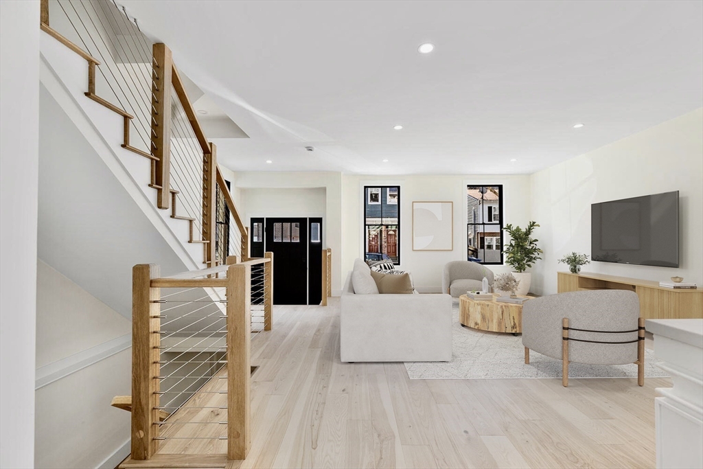 300 W 3rd St
