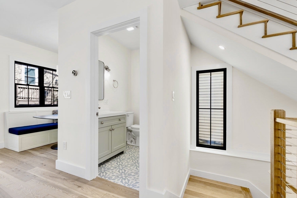 300 W 3rd St