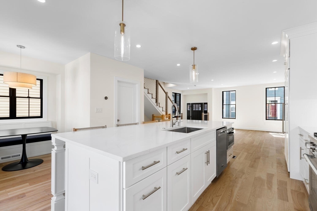 300 W 3rd St