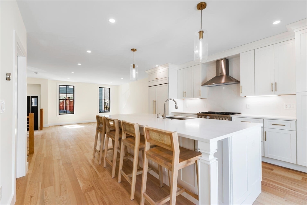 300 W 3rd St