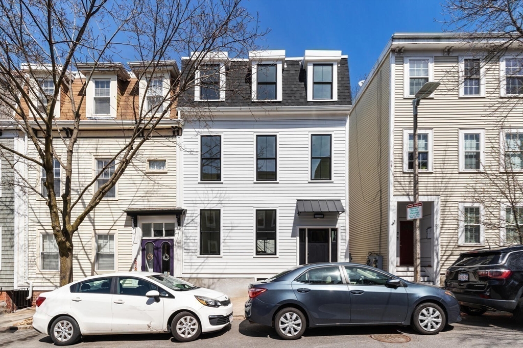 300 W 3rd St