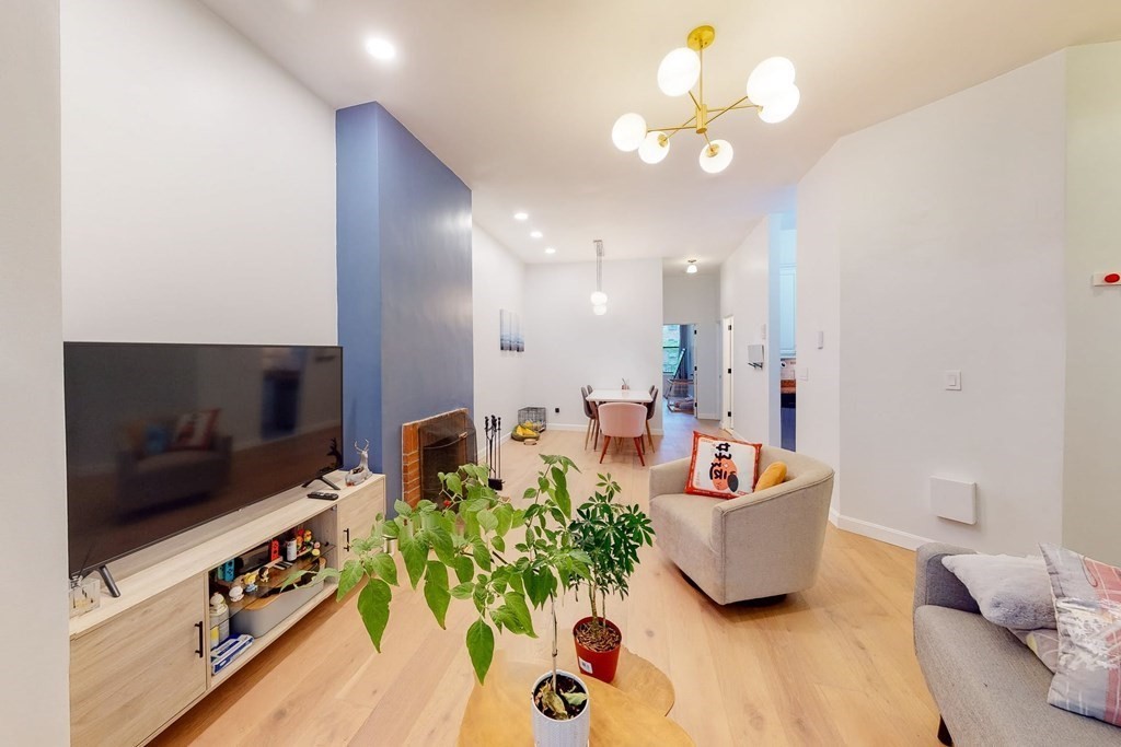 247 W Newton St # 247