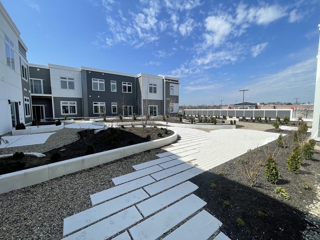 60 Cross Street East # 308