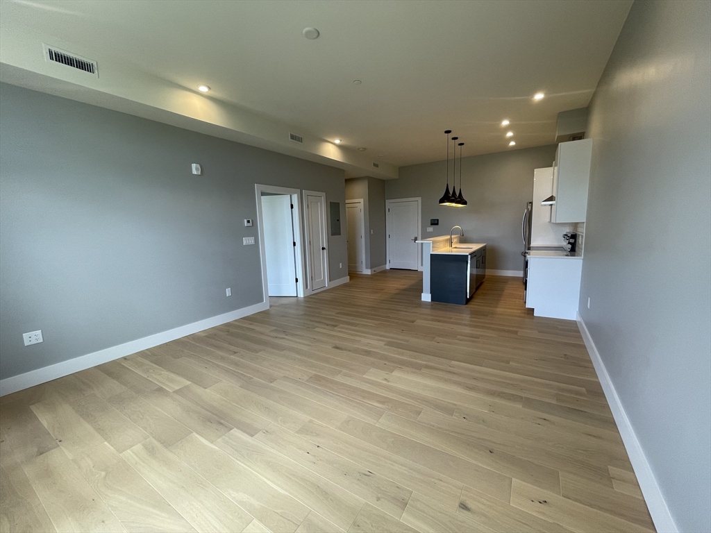 60 Cross Street East # 308