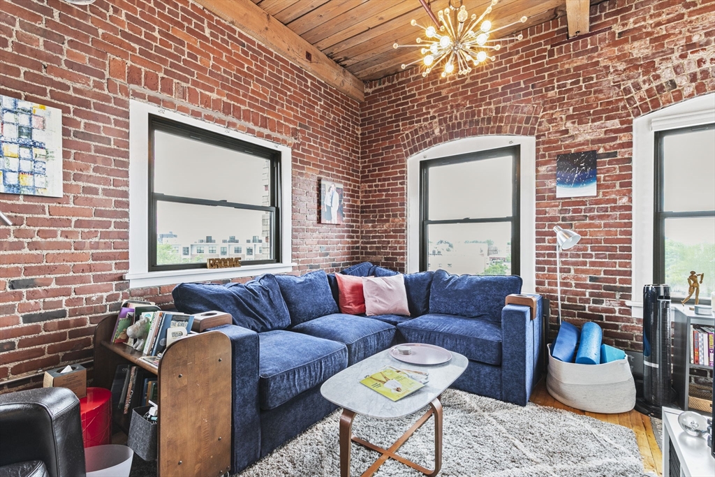 244 Brighton Ave # 402