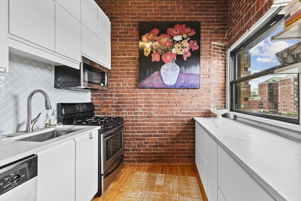 244 Brighton Ave # 402