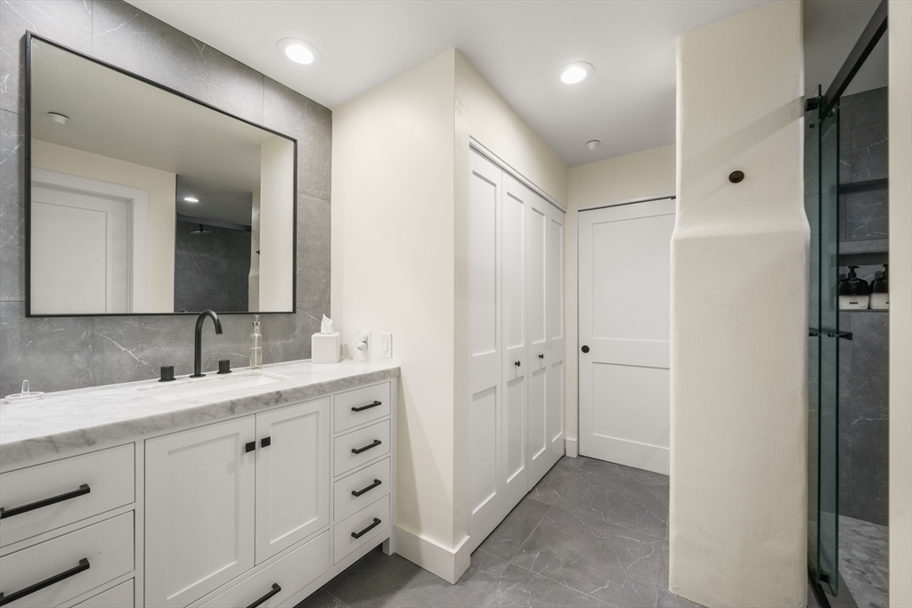 33 Sleeper St # 208