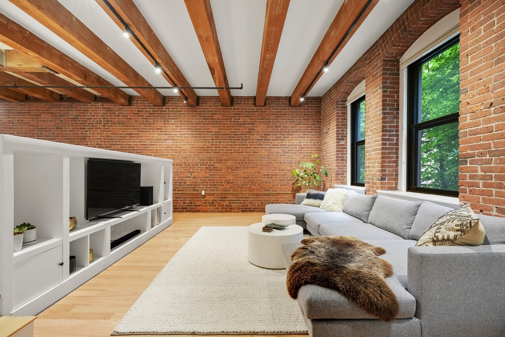 33 Sleeper St # 208