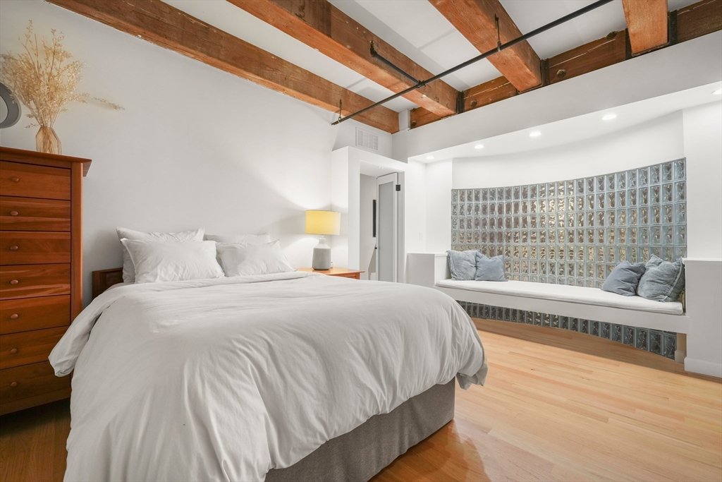 33 Sleeper St # 208