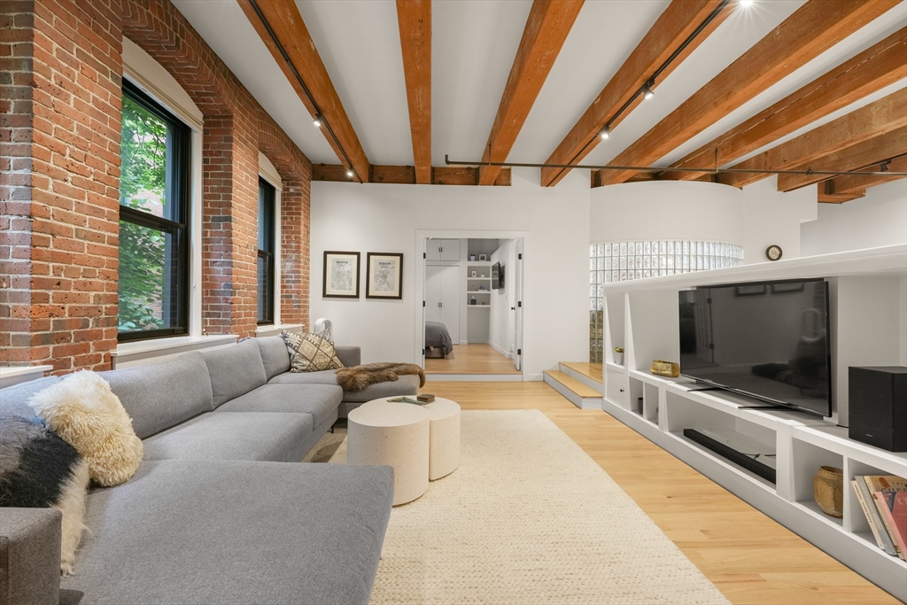 33 Sleeper St # 208