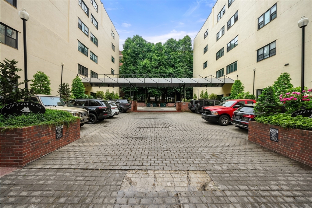 33 Sleeper St # 208