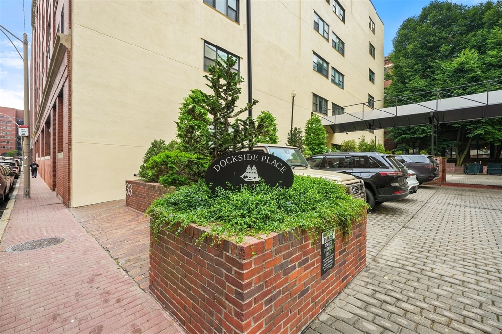 33 Sleeper St # 208