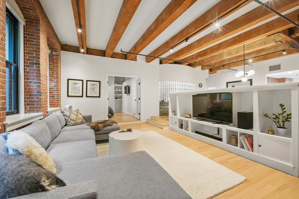 33 Sleeper St # 208