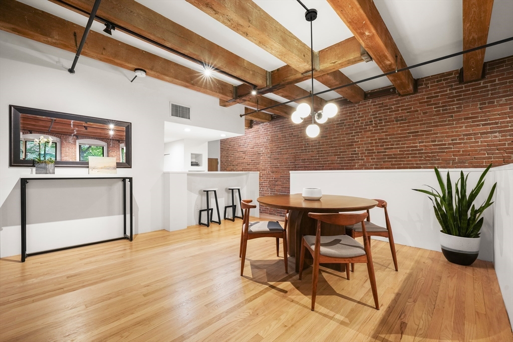 33 Sleeper St # 208