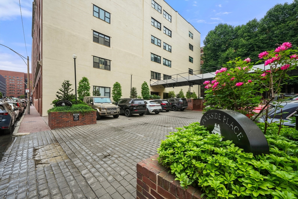33 Sleeper St # 208