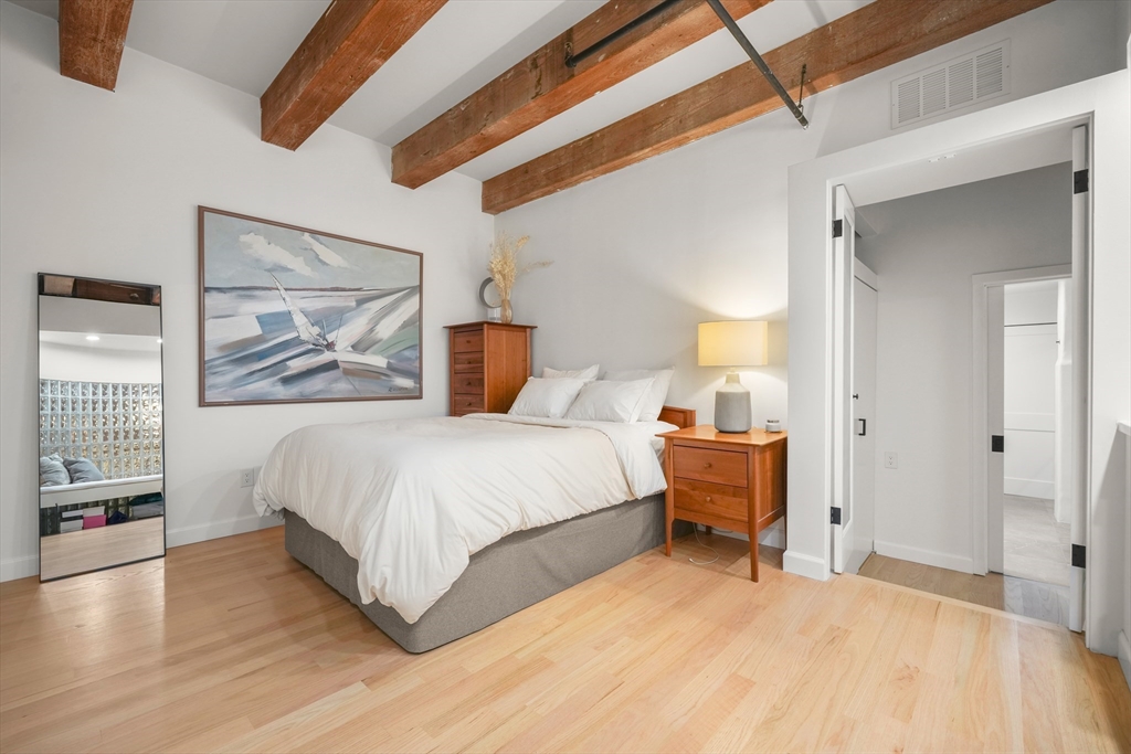 33 Sleeper St # 208