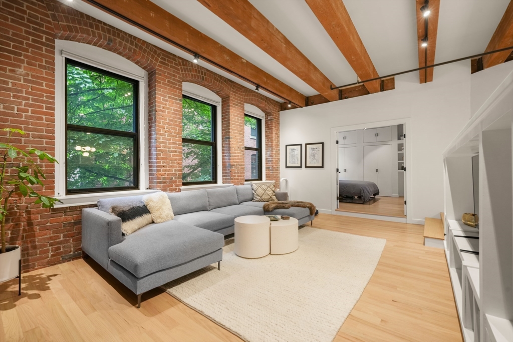33 Sleeper St # 208