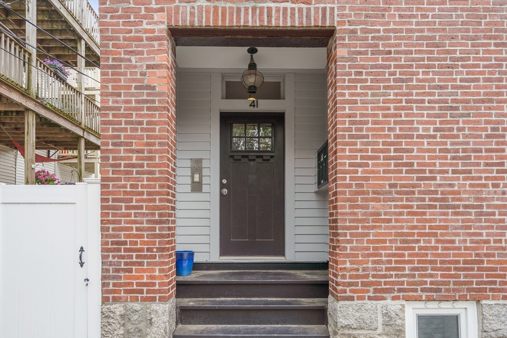 41 Swallow St # 2