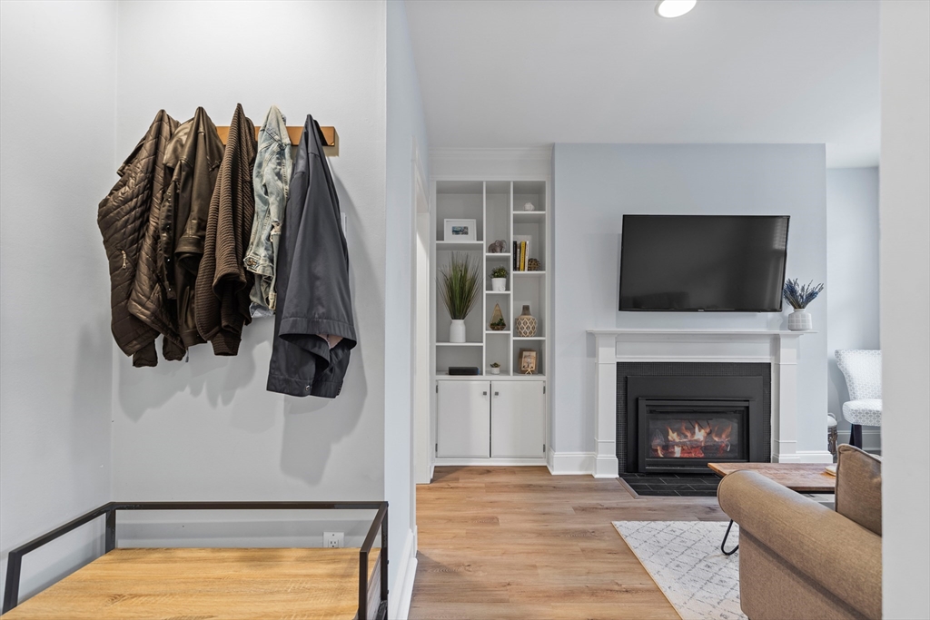 41 Swallow St # 2