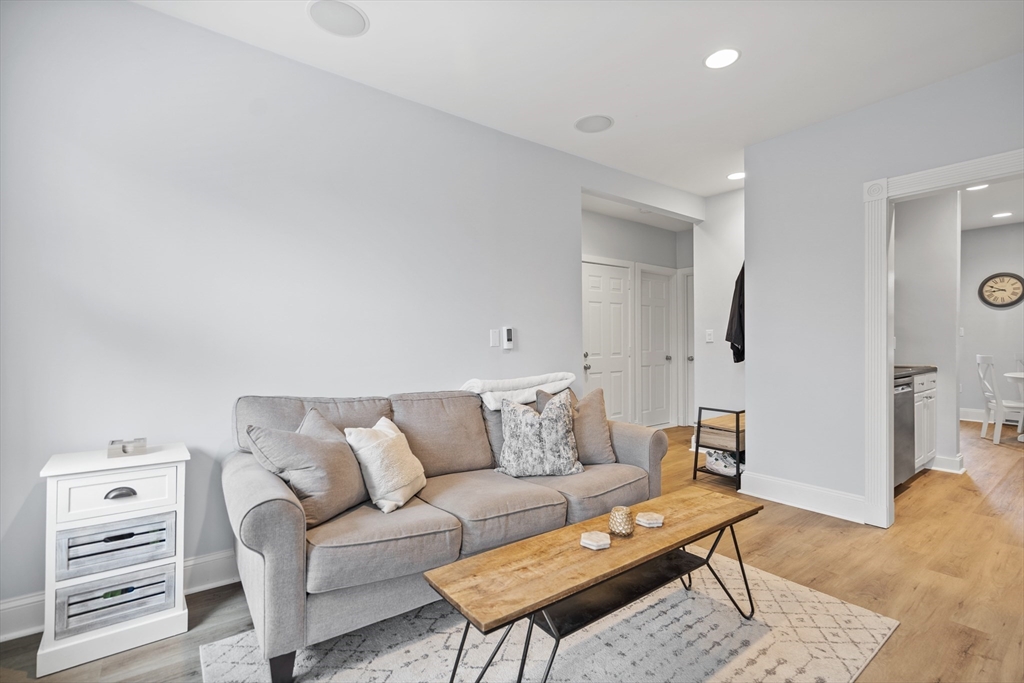 41 Swallow St # 2