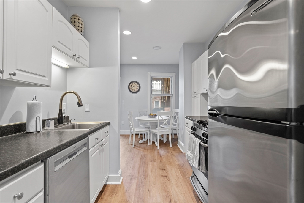 41 Swallow St # 2