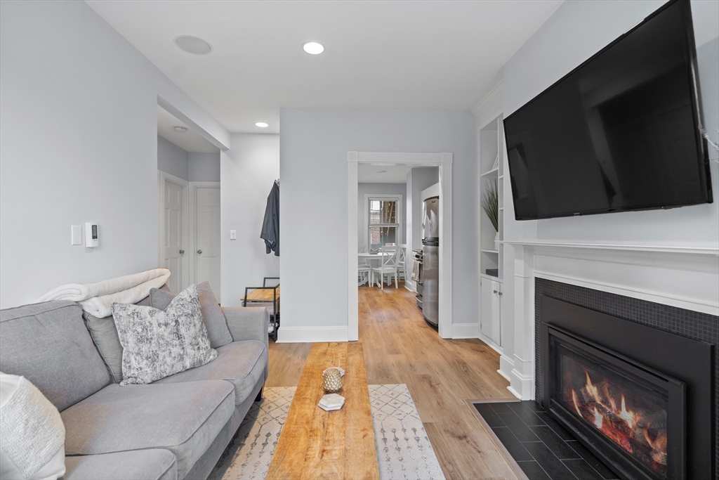 41 Swallow St # 2