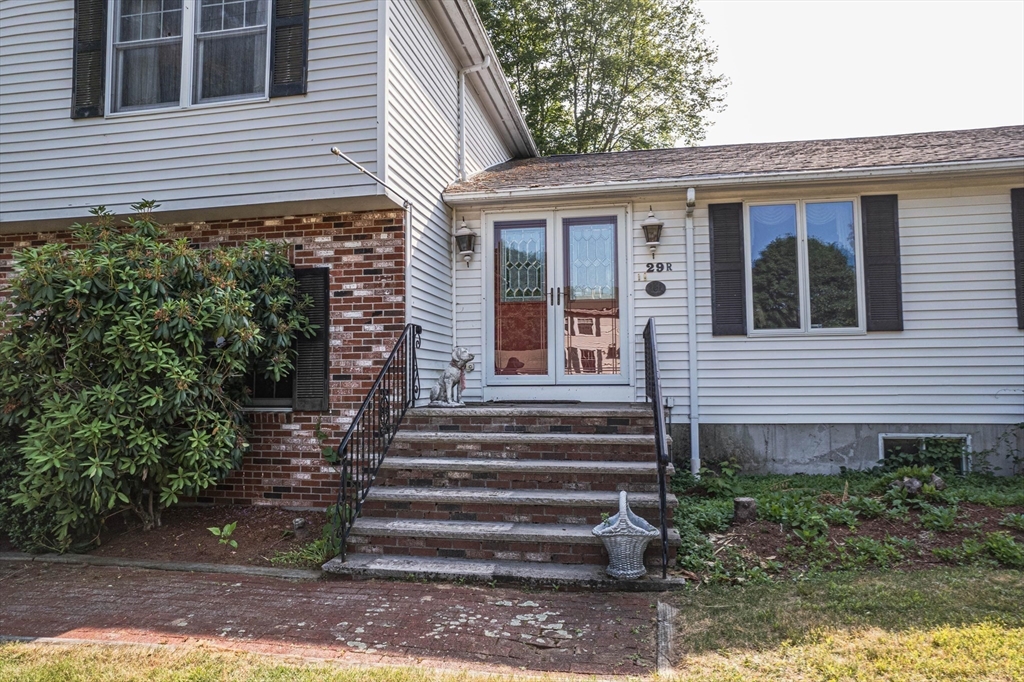 29 R Clark Street