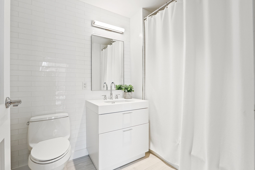 300 Pier 4 Blvd # 3I