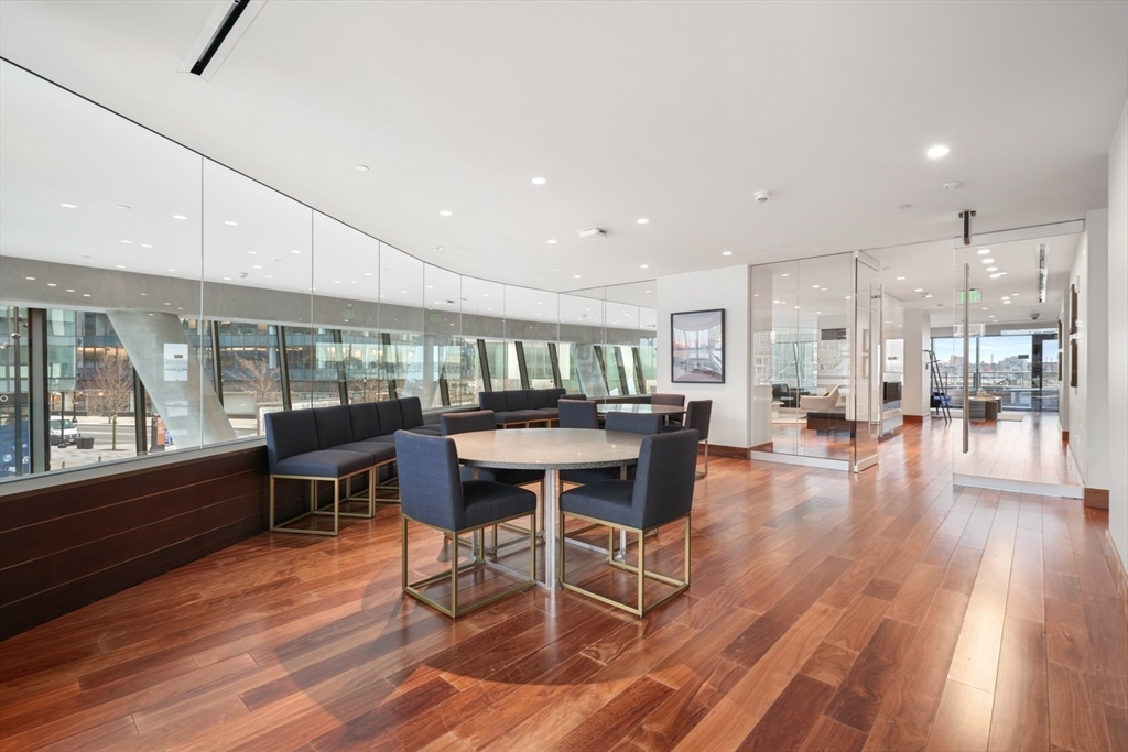 300 Pier 4 Blvd # 3I