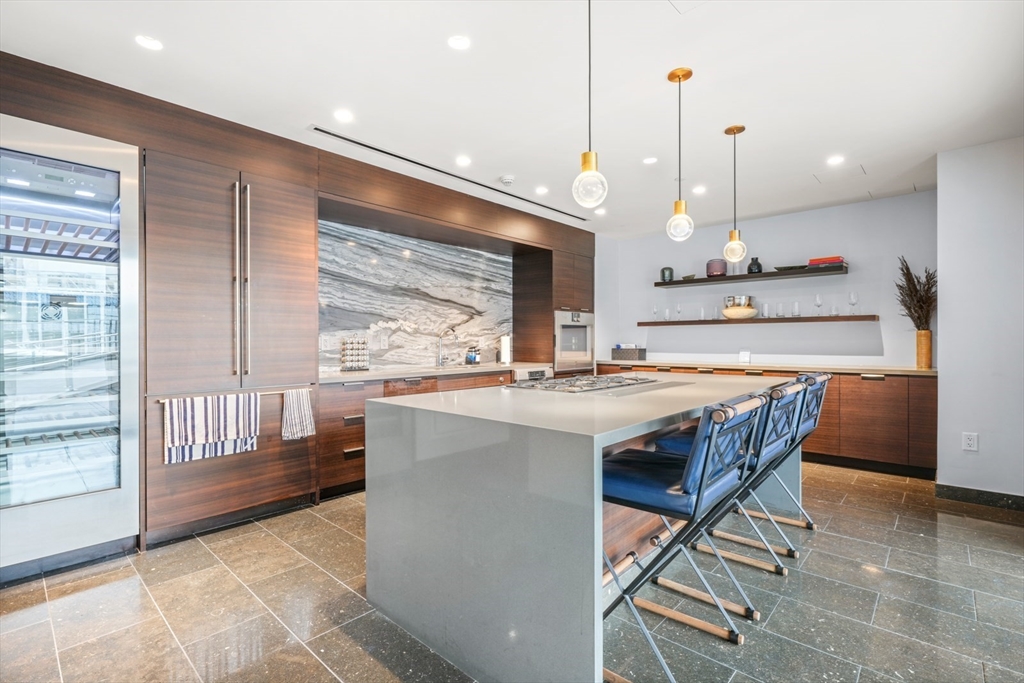 300 Pier 4 Blvd # 3I