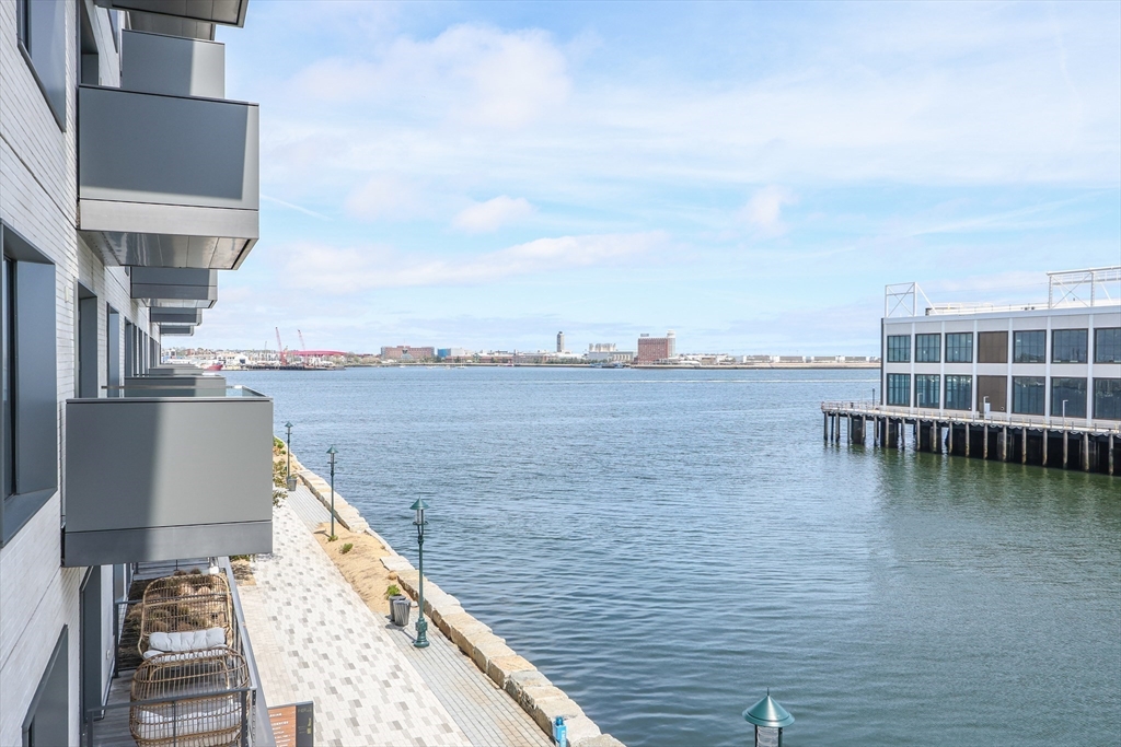 300 Pier 4 Blvd # 3I