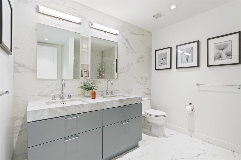 300 Pier 4 Blvd # 3I