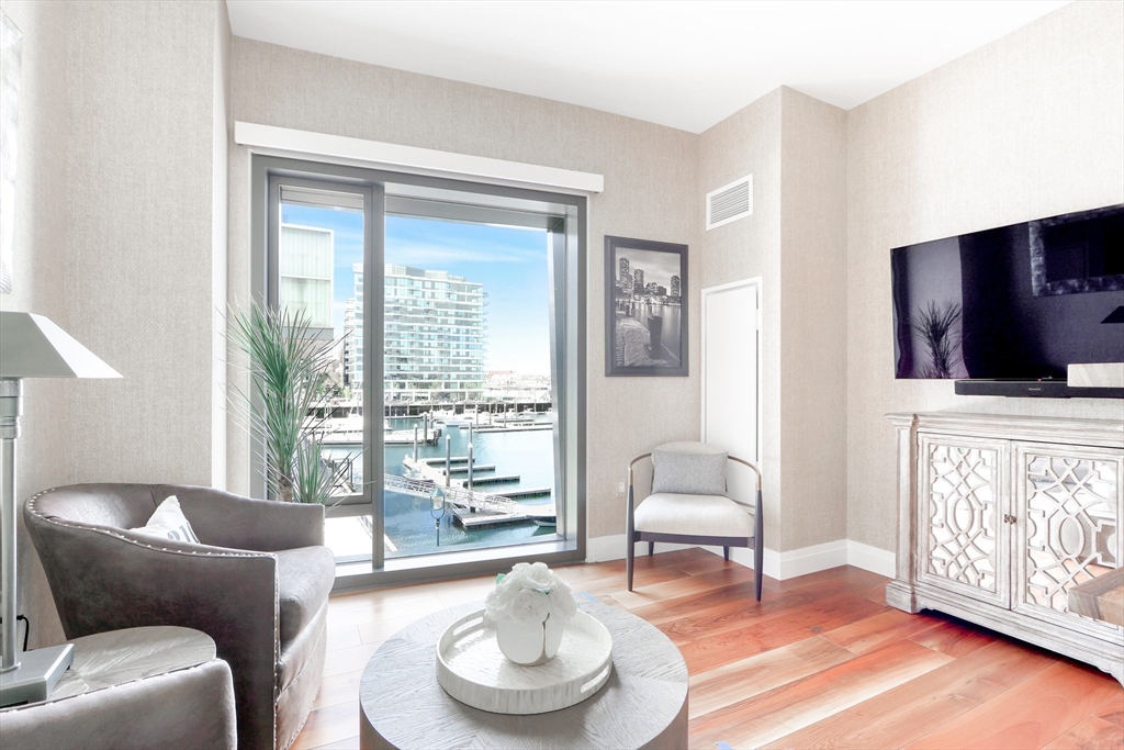 300 Pier 4 Blvd # 3I