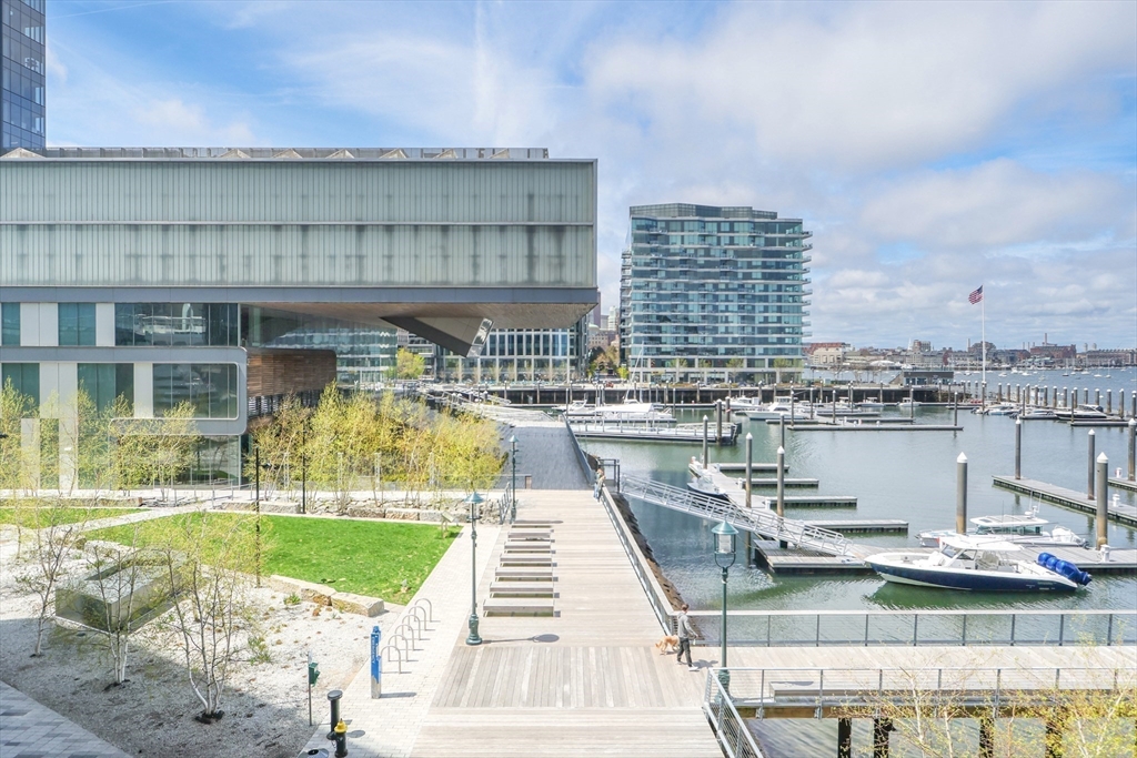 300 Pier 4 Blvd # 3I