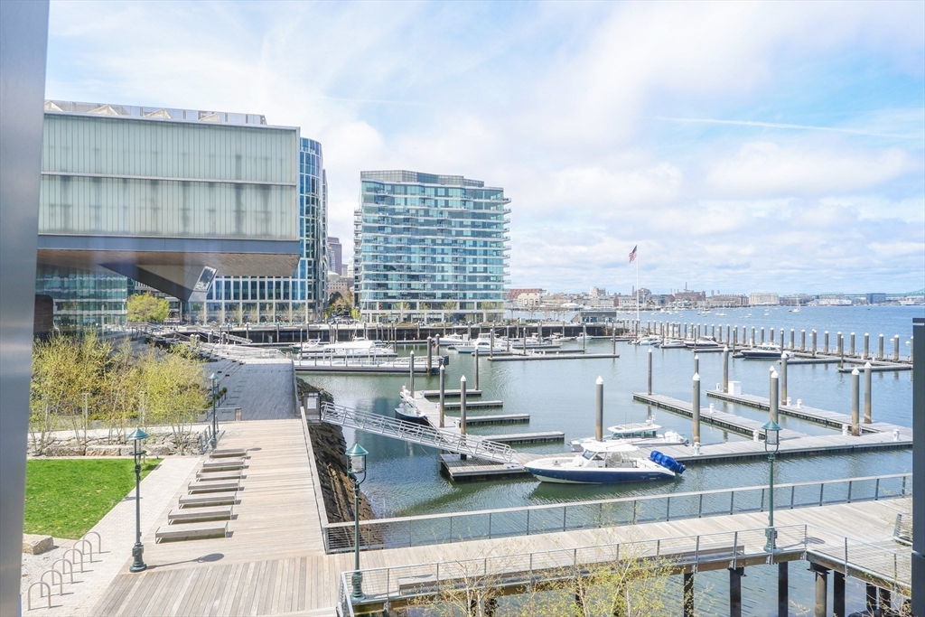 300 Pier 4 Blvd # 3I