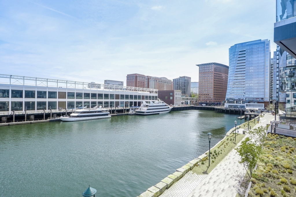 300 Pier 4 Blvd # 3I