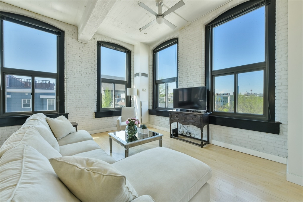 320 W. 2nd Street # 305