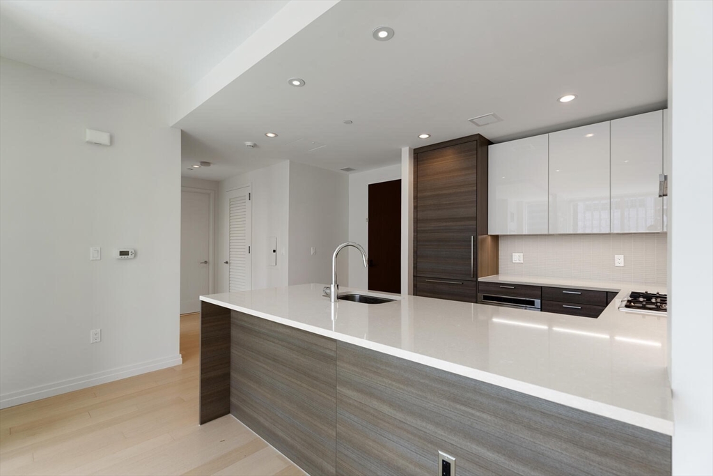 1 Franklin St # 2809