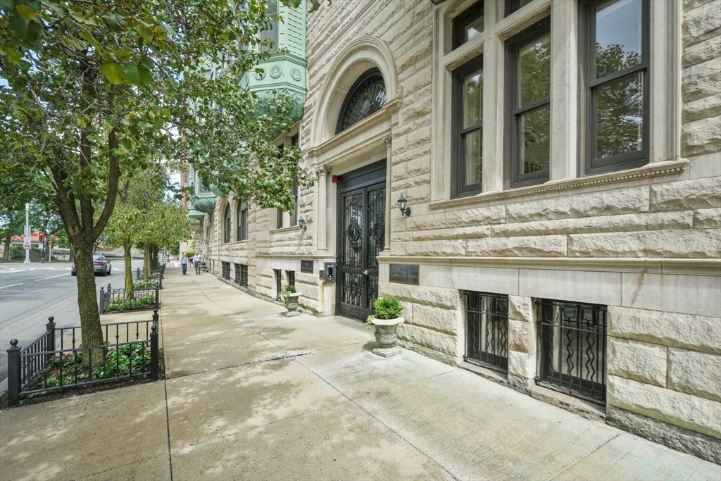 10 Charlesgate E # 1