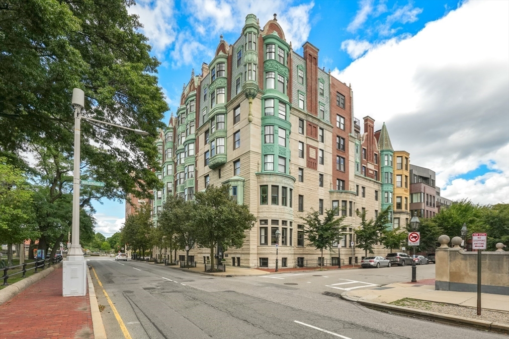 10 Charlesgate E # 1
