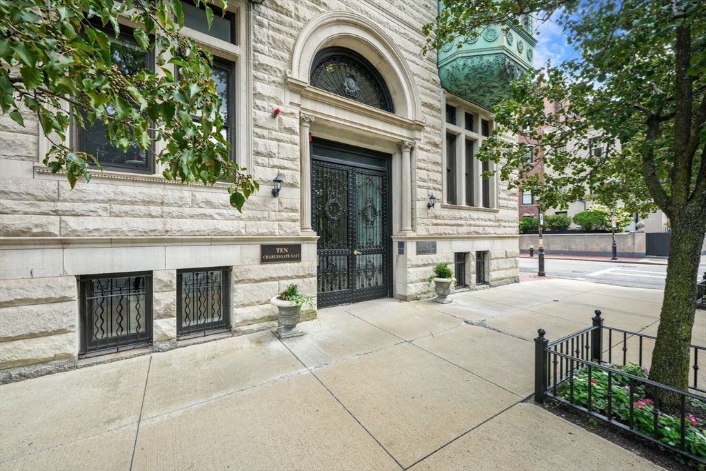 10 Charlesgate E # 1
