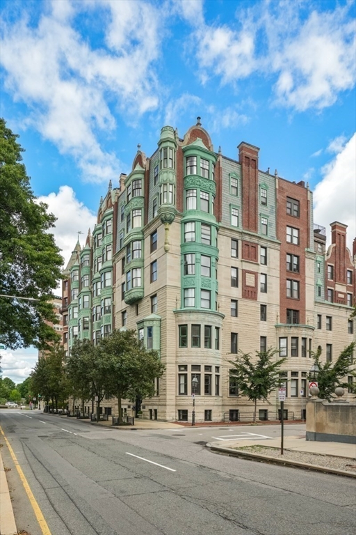 10 Charlesgate E # 1