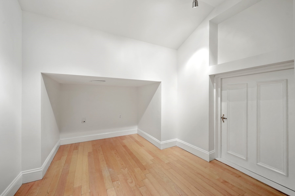 10 Charlesgate E # 1