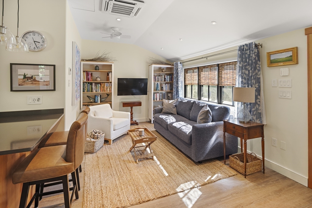 11 Quail Hill Rd