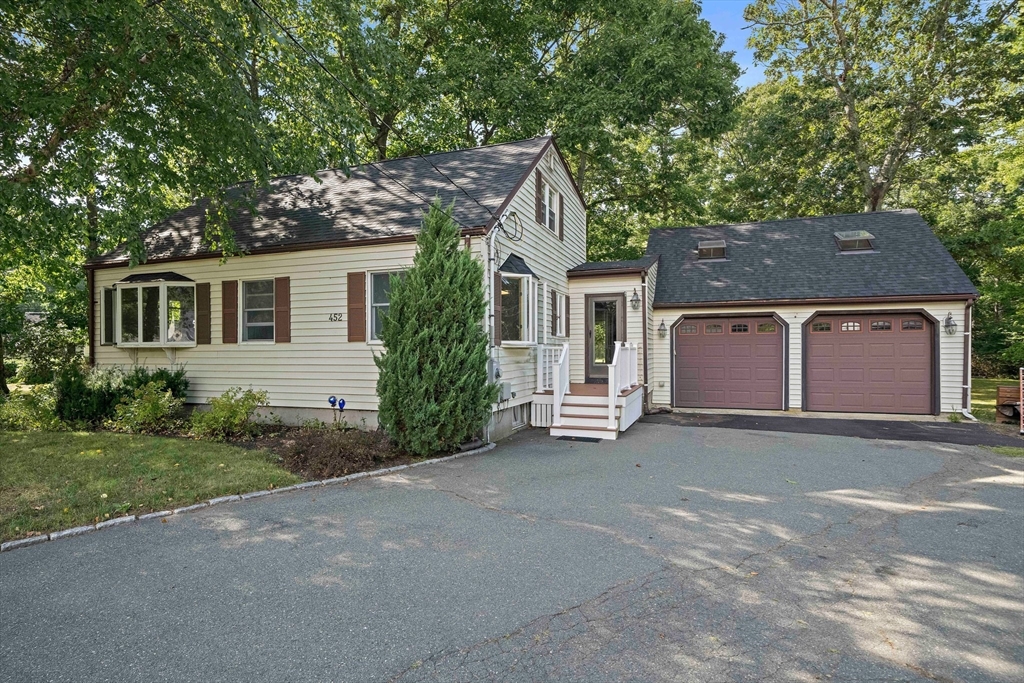 452 Forest St
